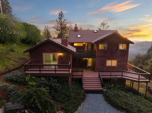 3000 Espina Loma Dr, Camino, CA 95709