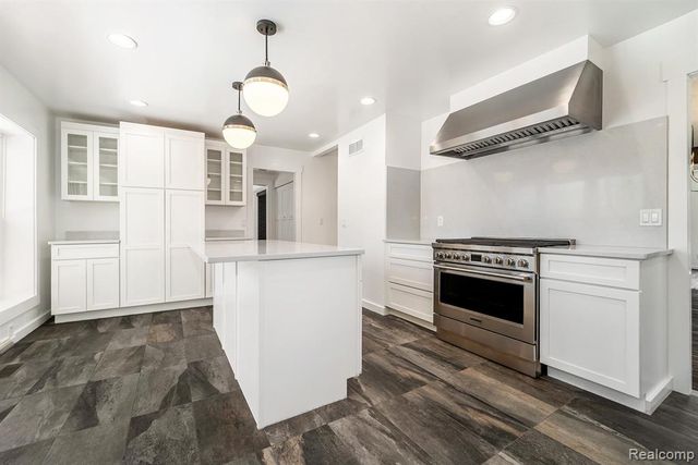 26914 Pebblestone Street, Southfield, MI 48034