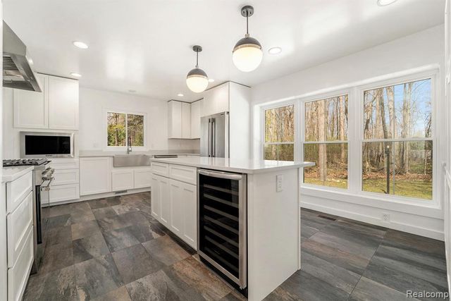 26914 Pebblestone Street, Southfield, MI 48034