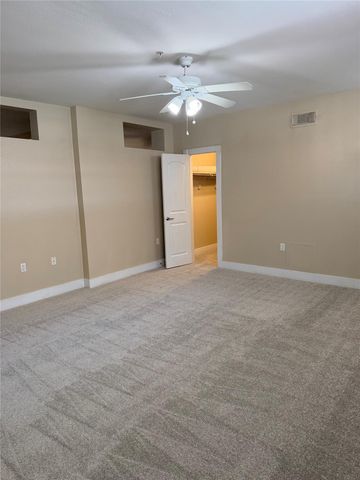 621 21st Street 100, Galveston, TX 77550