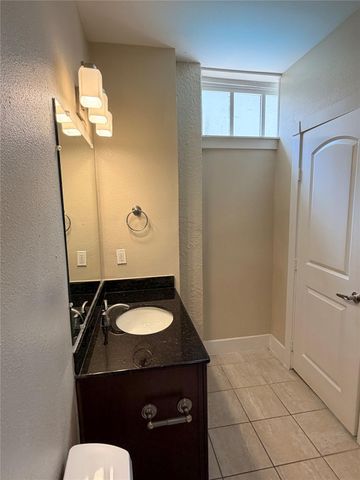 621 21st Street 100, Galveston, TX 77550