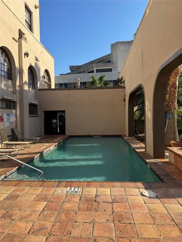 621 21st Street 100, Galveston, TX 77550