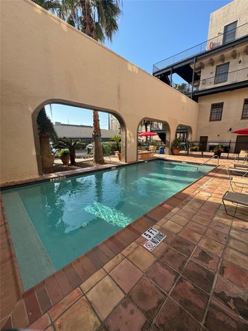 621 21st Street 100, Galveston, TX 77550