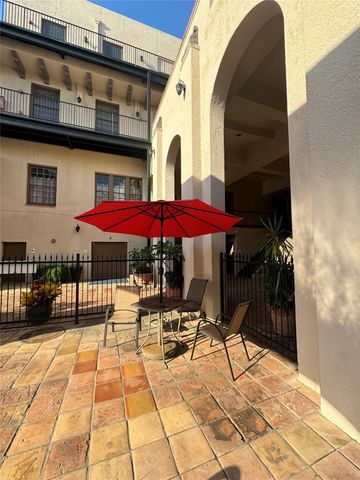 621 21st Street 100, Galveston, TX 77550
