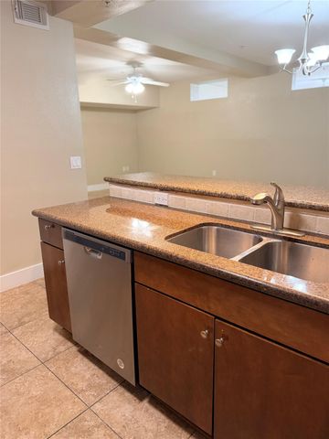 621 21st Street 100, Galveston, TX 77550