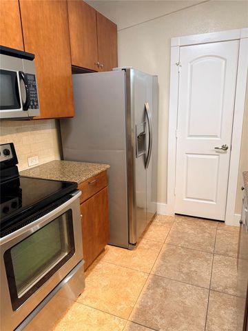 621 21st Street 100, Galveston, TX 77550