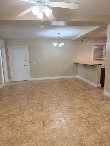 621 21st Street 100, Galveston, TX 77550
