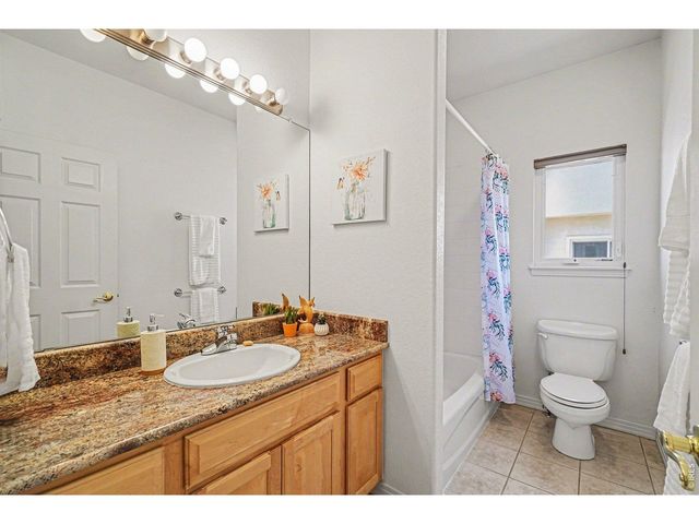 2057 Falcon Dr, Longmont, CO 80503