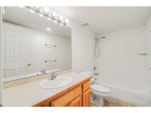 2057 Falcon Dr, Longmont, CO 80503