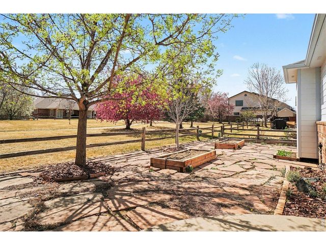 2057 Falcon Dr, Longmont, CO 80503