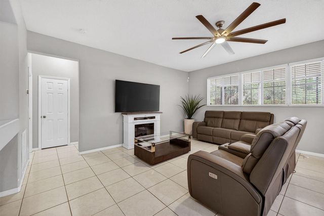 5806 NW Breezy Brook Court, Port St. Lucie, FL 34986