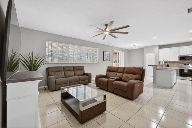 5806 NW Breezy Brook Court, Port St. Lucie, FL 34986