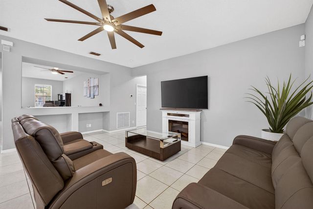 5806 NW Breezy Brook Court, Port St. Lucie, FL 34986