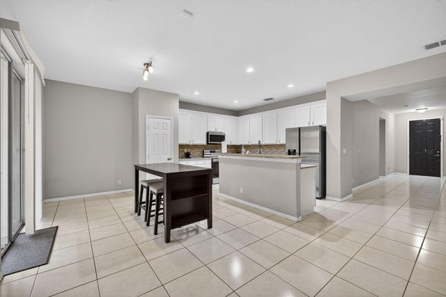 5806 NW Breezy Brook Court, Port St. Lucie, FL 34986