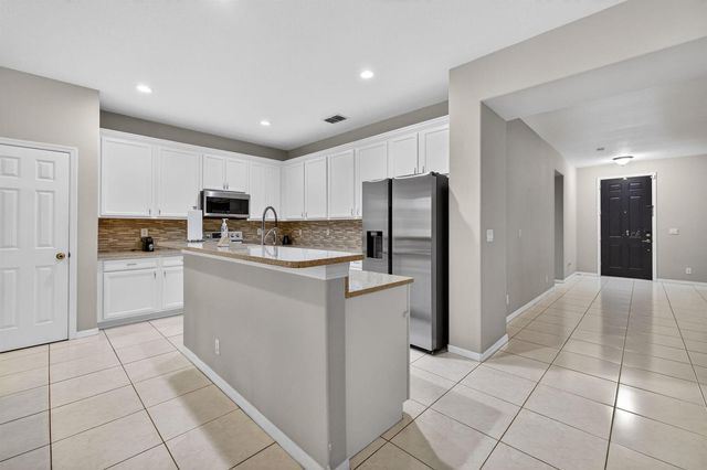 5806 NW Breezy Brook Court, Port St. Lucie, FL 34986