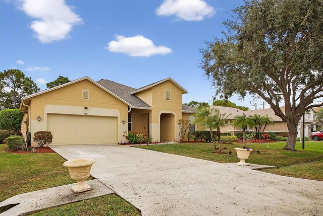 5806 NW Breezy Brook Court, Port St. Lucie, FL 34986