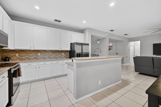 5806 NW Breezy Brook Court, Port St. Lucie, FL 34986