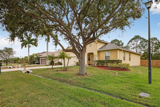 5806 NW Breezy Brook Court, Port St. Lucie, FL 34986