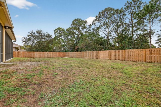 5806 NW Breezy Brook Court, Port St. Lucie, FL 34986