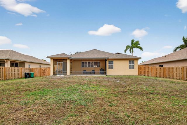 5806 NW Breezy Brook Court, Port St. Lucie, FL 34986