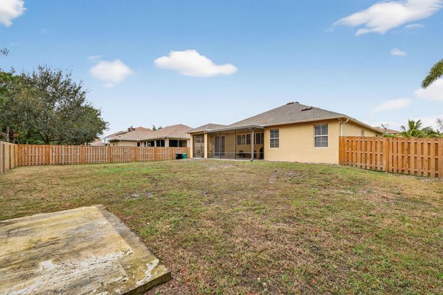 5806 NW Breezy Brook Court, Port St. Lucie, FL 34986
