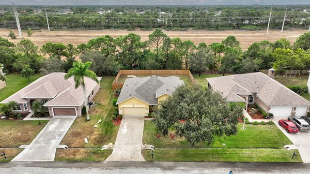 5806 NW Breezy Brook Court, Port St. Lucie, FL 34986