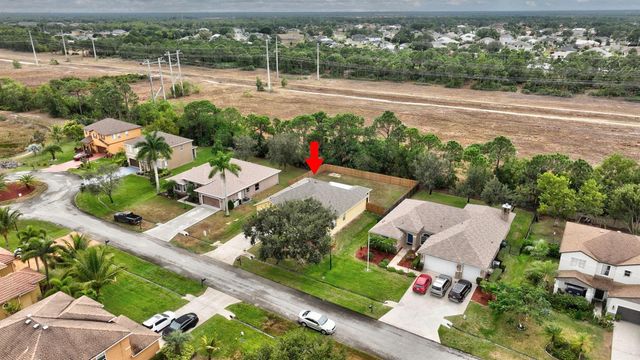 5806 NW Breezy Brook Court, Port St. Lucie, FL 34986