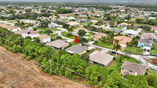 5806 NW Breezy Brook Court, Port St. Lucie, FL 34986