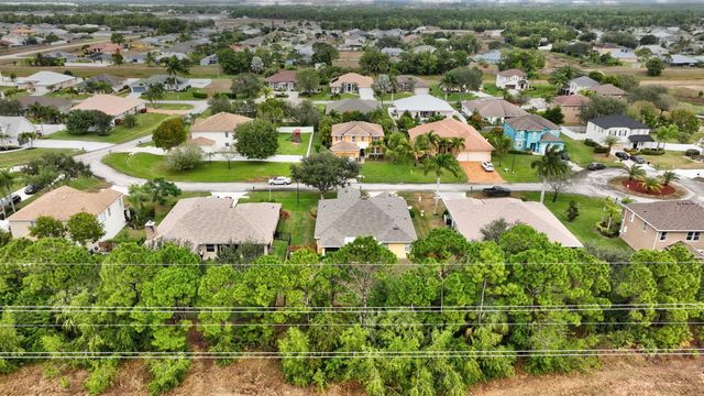 5806 NW Breezy Brook Court, Port St. Lucie, FL 34986