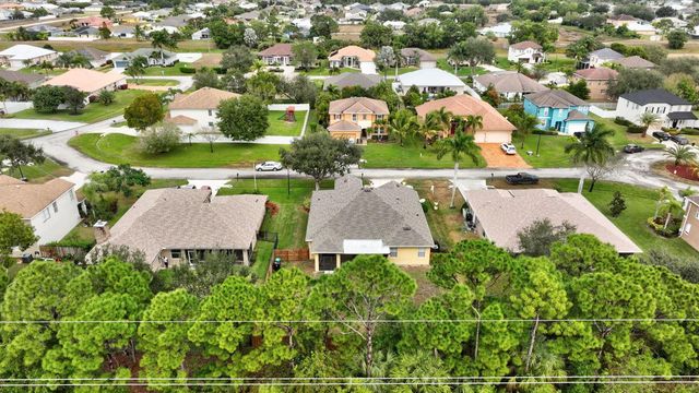 5806 NW Breezy Brook Court, Port St. Lucie, FL 34986