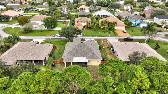 5806 NW Breezy Brook Court, Port St. Lucie, FL 34986