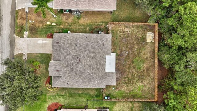 5806 NW Breezy Brook Court, Port St. Lucie, FL 34986