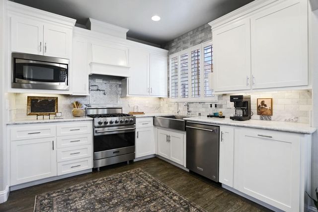 2573 Canal Dr, Lodi, CA 95242