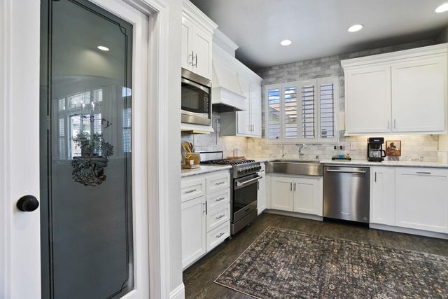 2573 Canal Dr, Lodi, CA 95242