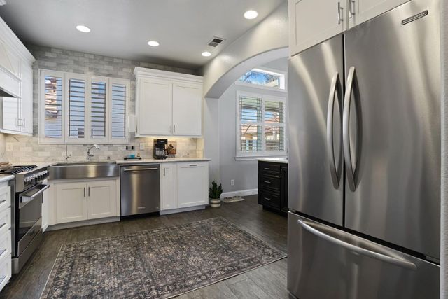 2573 Canal Dr, Lodi, CA 95242