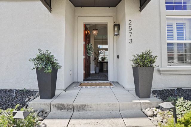 2573 Canal Dr, Lodi, CA 95242