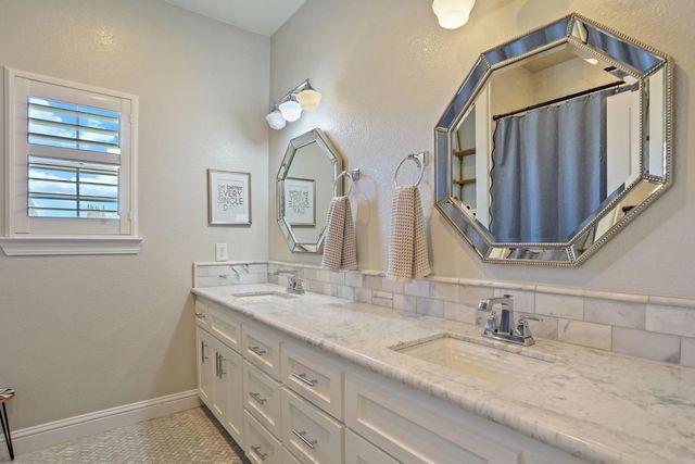 2573 Canal Dr, Lodi, CA 95242