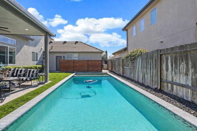 2573 Canal Dr, Lodi, CA 95242