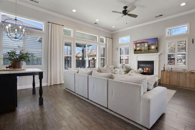 2573 Canal Dr, Lodi, CA 95242