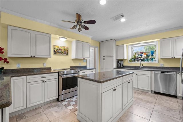 4205 Quaker Drive, Texas City, TX 77590
