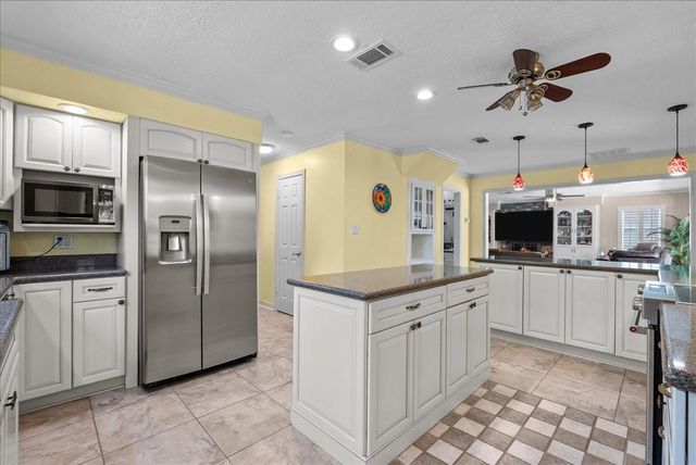 4205 Quaker Drive, Texas City, TX 77590
