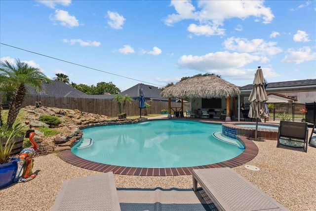 4205 Quaker Drive, Texas City, TX 77590