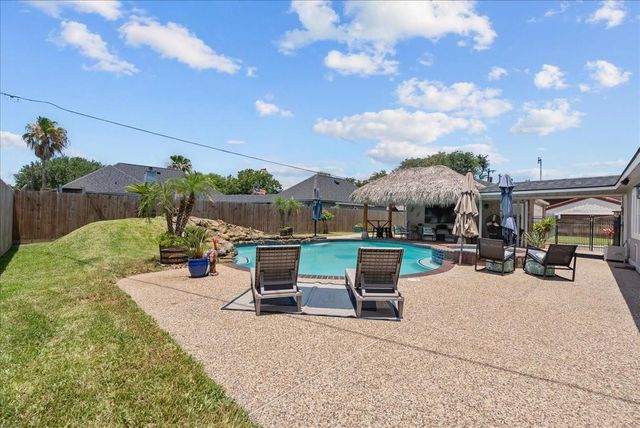 4205 Quaker Drive, Texas City, TX 77590