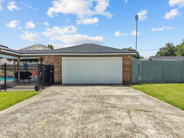 4205 Quaker Drive, Texas City, TX 77590