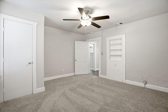 711 Roberts Cut Off Road, River Oaks, TX 76114