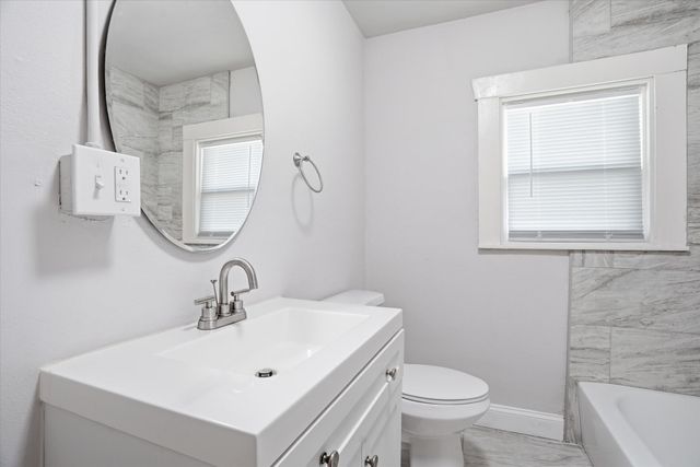 711 Roberts Cut Off Road, River Oaks, TX 76114