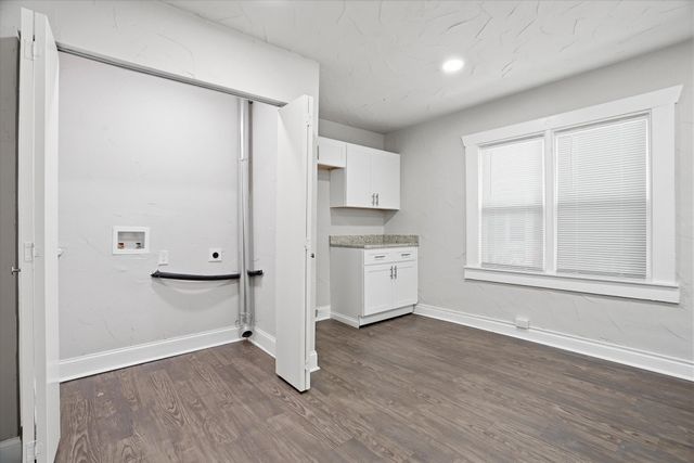 711 Roberts Cut Off Road, River Oaks, TX 76114