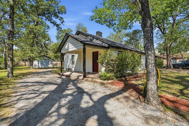 711 Roberts Cut Off Road, River Oaks, TX 76114