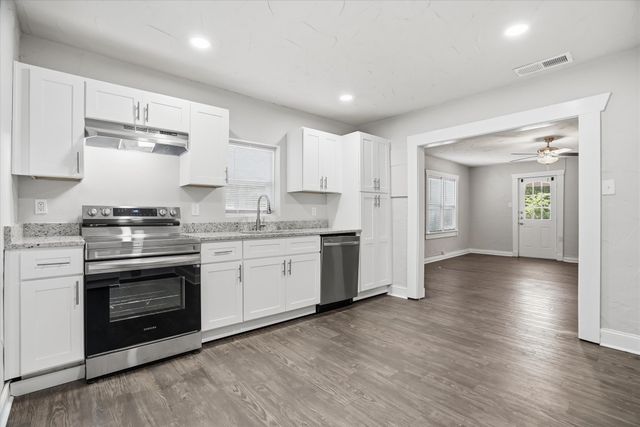 711 Roberts Cut Off Road, River Oaks, TX 76114