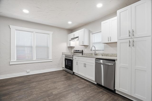 711 Roberts Cut Off Road, River Oaks, TX 76114